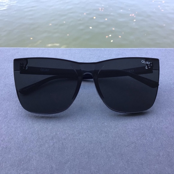Quay Australia Come Thru 1212 Black Oversized Cat Eye Sunglasses Womens